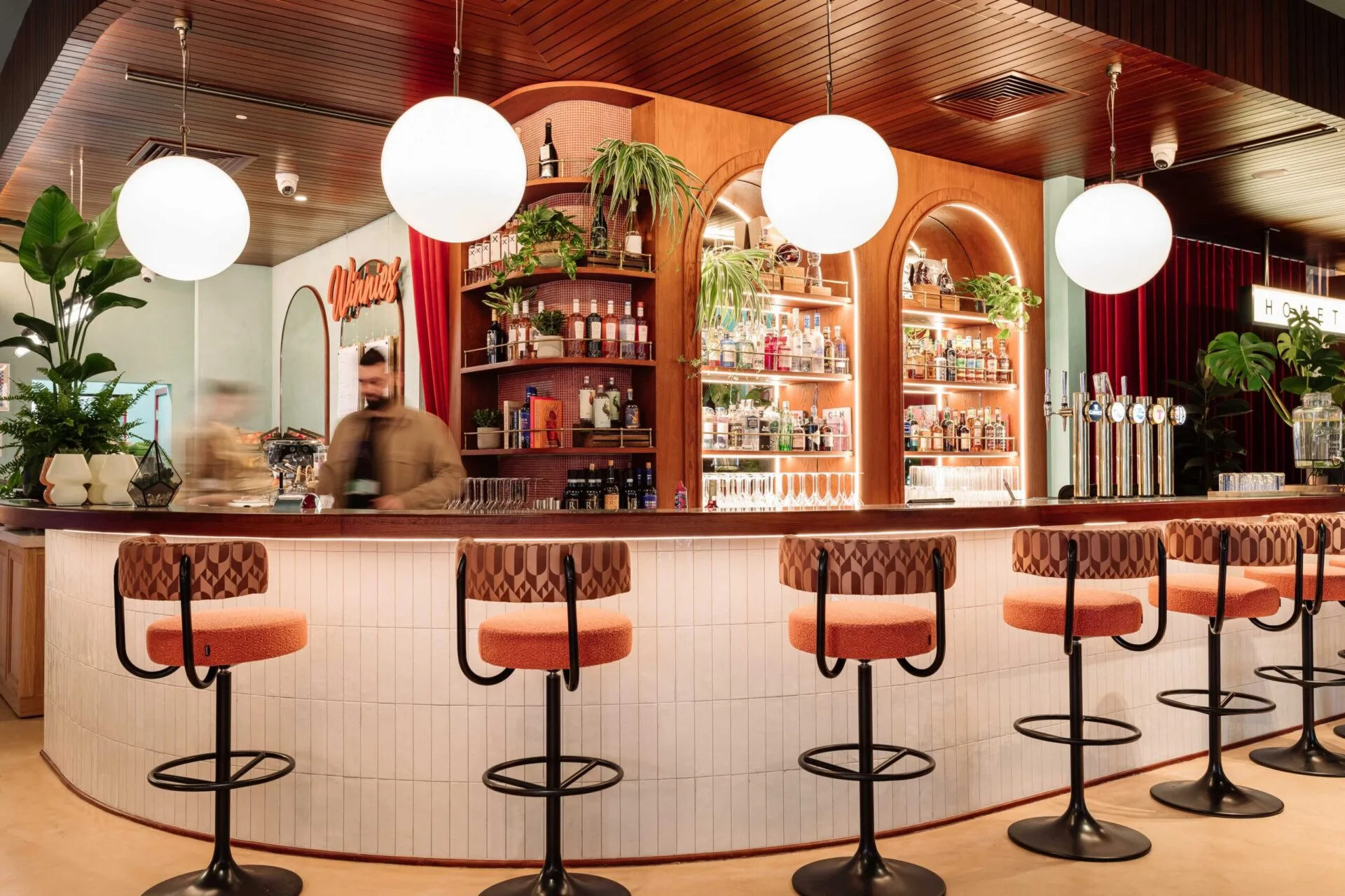 09 winnies bar scaled